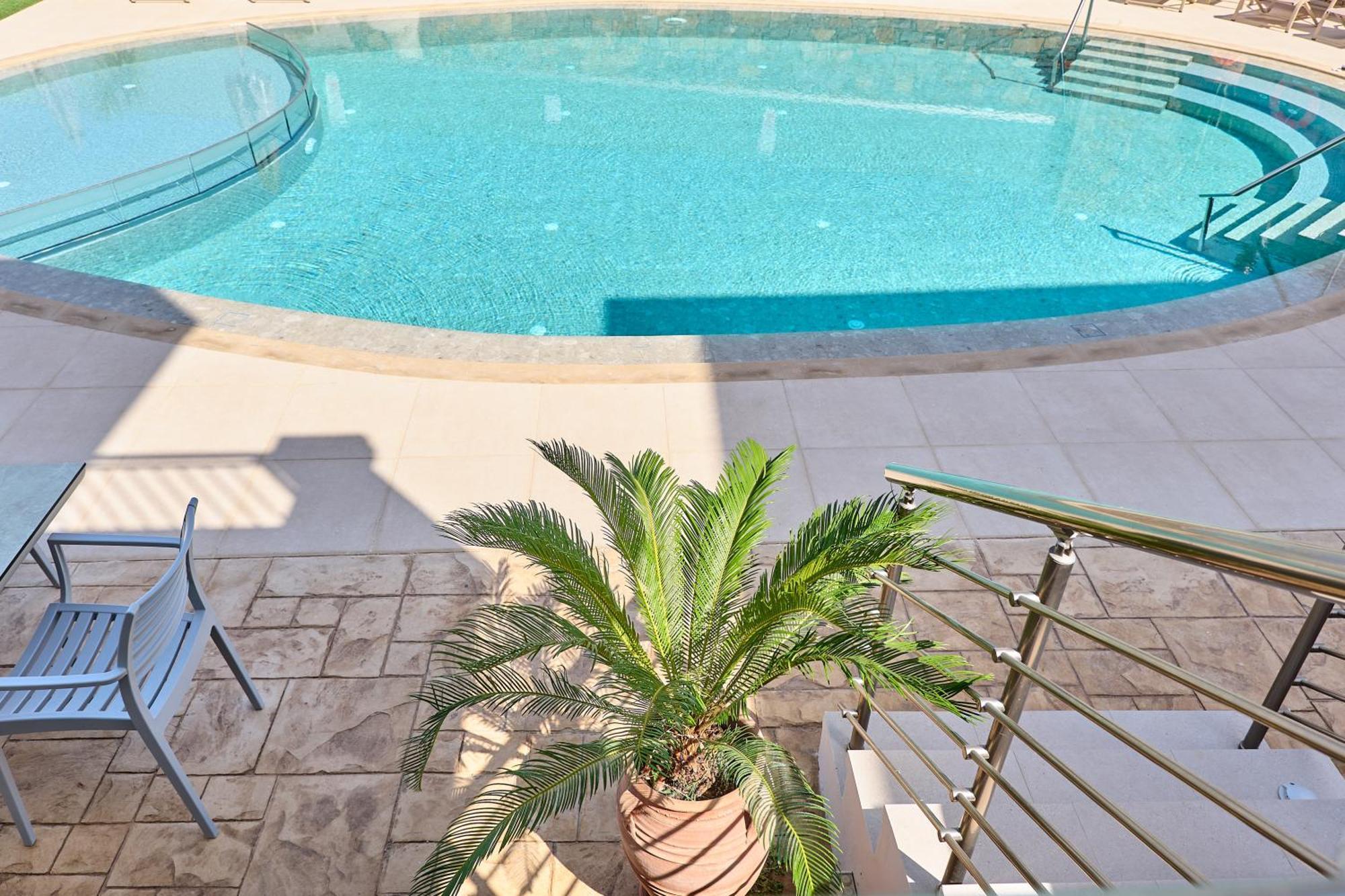 Luxury Suites In Stavromenos エクステリア 写真